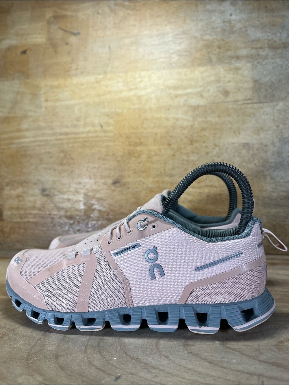 On Cloud WATERPROOF REFLECTIVE Womens Size 5.5 Running Shoes Sneakers Rose Lunar - Picture 4 of 12